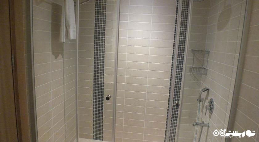 حمام اتاق های هتل کاهیا ریزورت آکوآ	